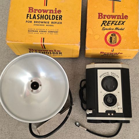 Eastman Kodak Brownie Reflex Synchro model 173 + flasholder