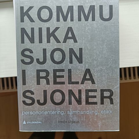 Kommunikasjon i relasjoner: personorientering, samhandling, etikk