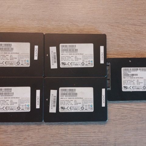 5Stk 256GB SSD SATA 2"5 med BAD/Dårlig sektor på slutten