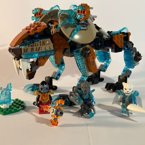 70143 Sir Fangar's Saber Tooth Walker/ Sir Fangars sabeltannrobot (LEGO Chima)