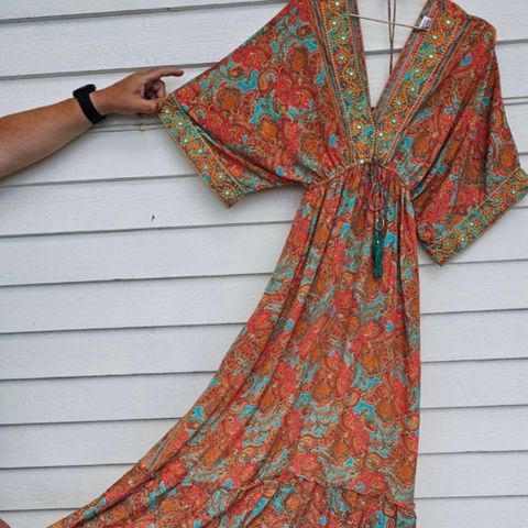 Nydelig behagelig indisk boho kjole i 80% silke