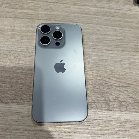 iPhone 15 pro - Natural Titanium