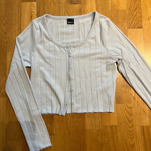 Babyblå cardigan topp