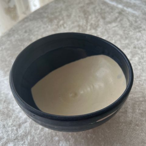 Blå keramikk skål