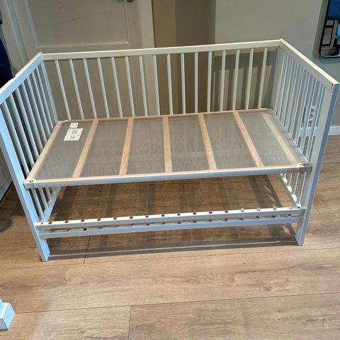 Bedside crib/ikea sprinkelseng