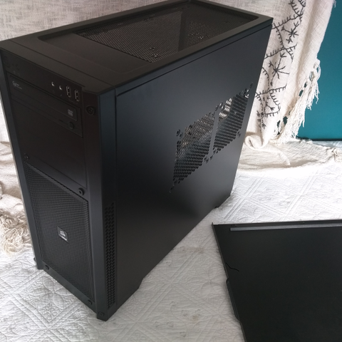 Corsair Carbide 300R PC kabinett (ATX; Micro ATX; Mini-ITX)
