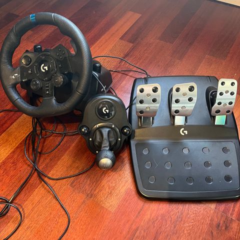 Logitech G923 og Driving Force Shifter Bundle