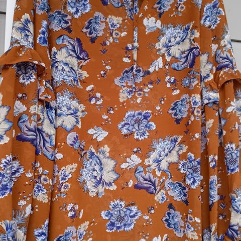 Ny florlett Bluse fra Pm brun med blå blomster Str.XL i 100% polyester