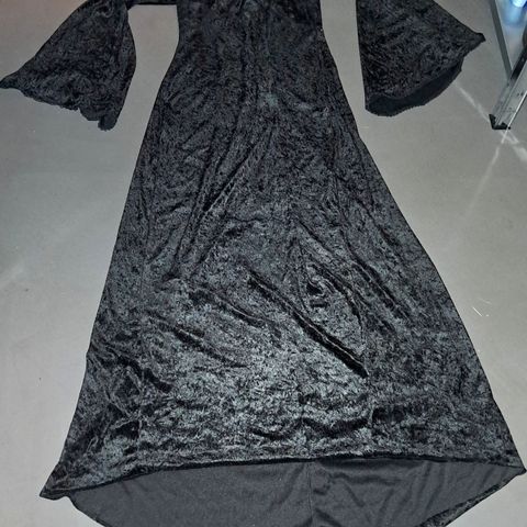 Goth-kjole i sort velour/fløyel