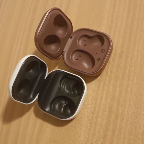 Samsung AirPods case