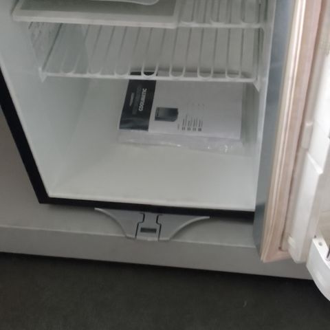 2 komfyrer og lite kjøleskap selges