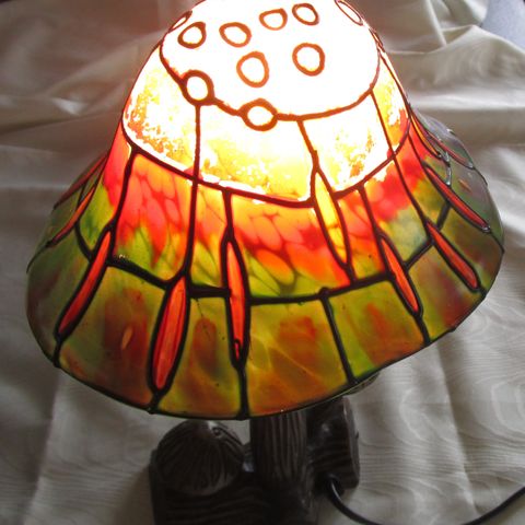 Tiffany lampe. Vintage bordlampe.