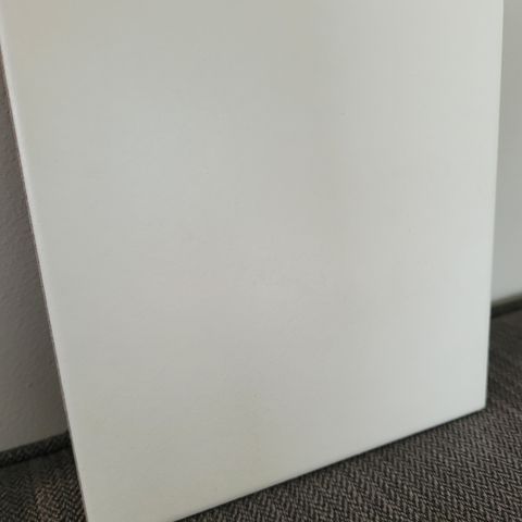 Hvite matte fliser 15x15 - ca 0,7 kvm