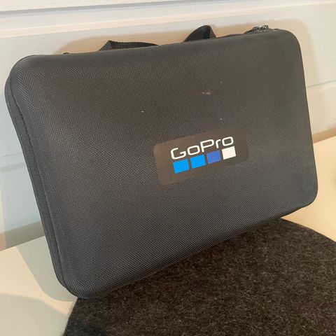 GoPro Hero 7 silver med masse utstyr selges, grunnet av at den ikke blir brukt