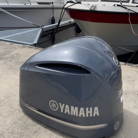 Yamaha F225-F300 motordeksel (m/skade som bør repareres)