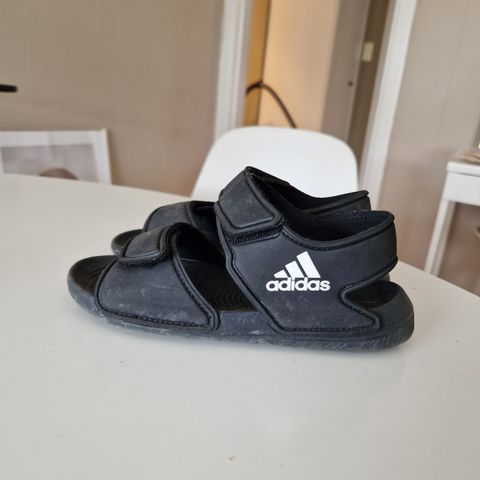 Sandaler/badesko adidas str.32