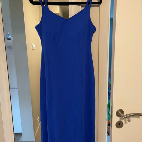 Blå kjole fra Amoena med innsydd bh