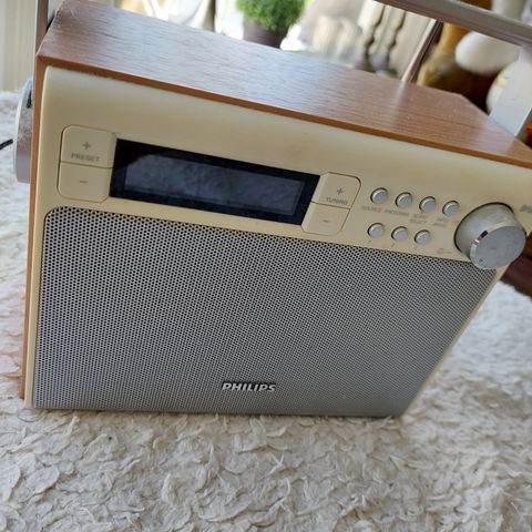 Bærbar Phillips radio DAB+