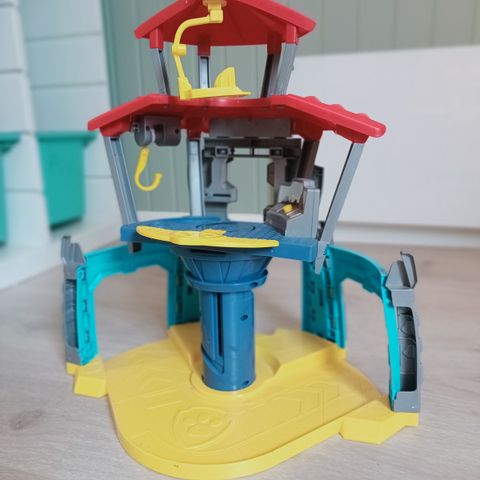 Paw patrol hus og biler + vampyrina hus