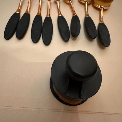 Make-up brushes