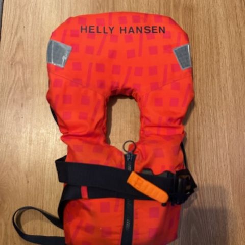 Flytevest fra Helly Hansen 10-25 kg selges.