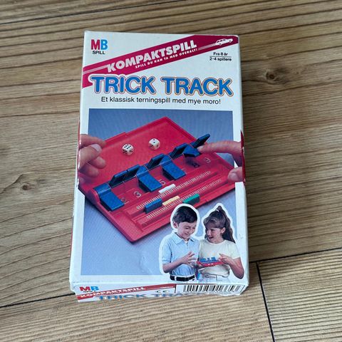 TRICK TRACK - Et klassisk terningspill med mye moro ! (1984)