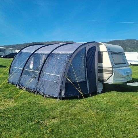 Utleie : Campingvogn m/hurtig-telt..