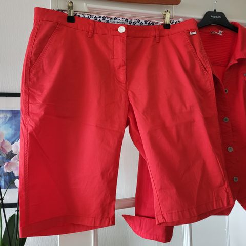 Tøff rød shorts fra Jean Paul str xxl tilsvarer xl.