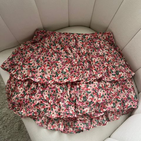 Blomstrete skjørt / skort fra Zara