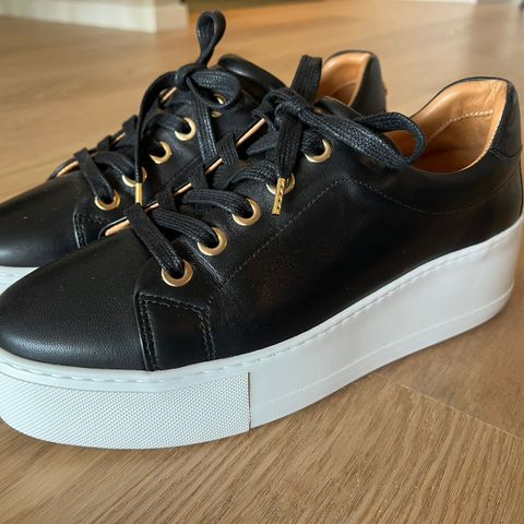 Stockholm Plattform Sneakers str 40