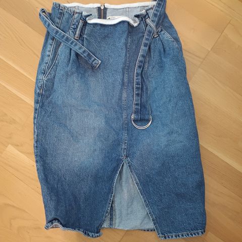 Denim skjørt størrelse S