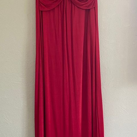 Lang rød helforet kjole fra Long Tall Sally