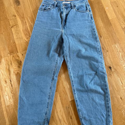 Levis Balloon leg dongeribukse str 28 dame