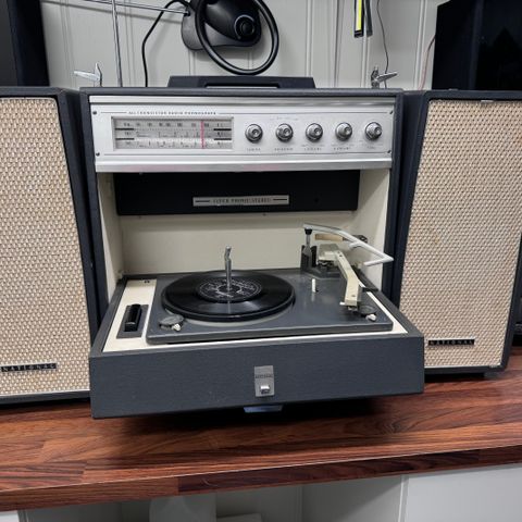 National sg-825 radiophonograph