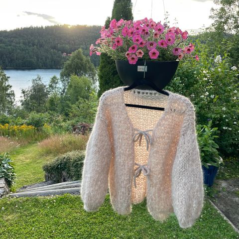 BOWIE cardigan i beige str M/L 🌸