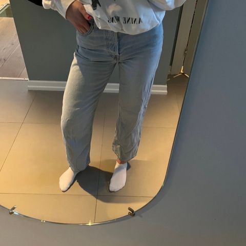 2 Levis 501 jeans