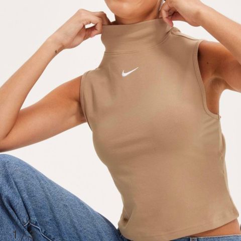 Nike essentials mock top