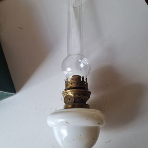 RESERVERT.Parafinlampe med glass