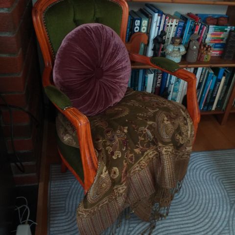 Rokokko stol. Armstol. Mørkgrønn velour.Vintage