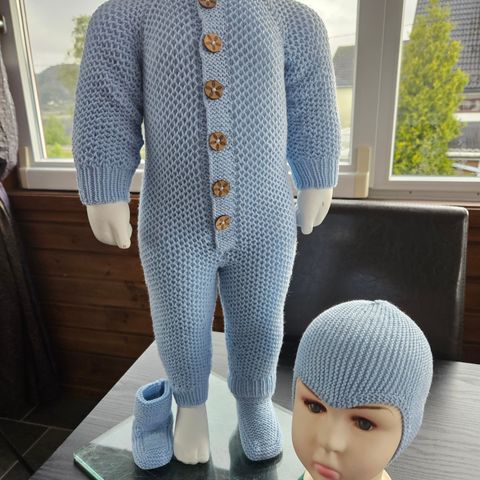 Babydress med lue og tøfler str 6 mndr