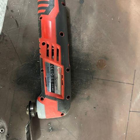 Milwaukee m12 multiverktøy