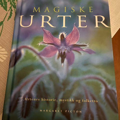 Boken MAGISKE URTER (NY) selges