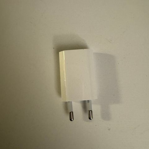 Original ladeadapter fra Apple, ledninger til Apple iPhone 14 og bakover.