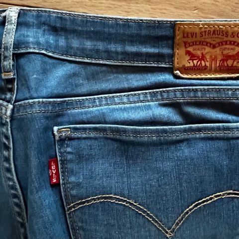 Brukt slitt LEWIS 712 slim JEANS, dame str. (M), W32 L32