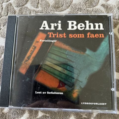 TRIST SOM FAEN - ARI BEHN - LYDBOK - STRØKEN