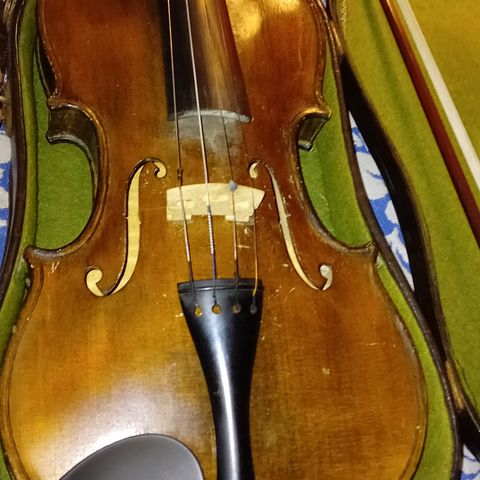 Gammel fele/fiolin fra rundt 1900 tallet