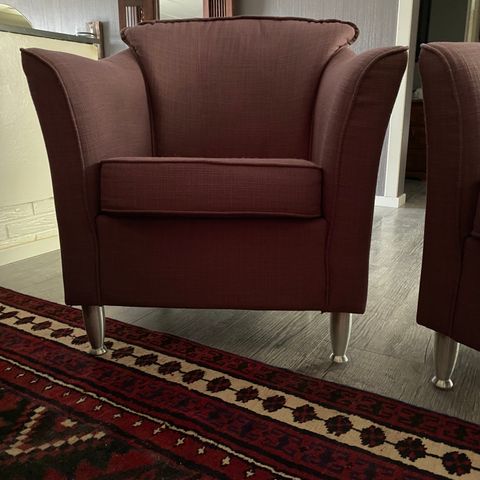 Sofagruppe fra Fagmøbler. 3-seter + 2 stoler. + salongbord. Som ny!