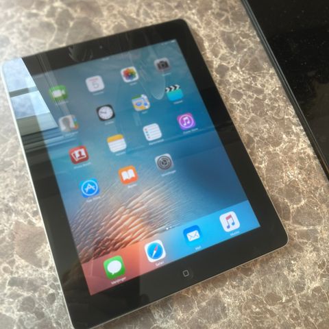 iPad 2 Wi-Fi + 3G 16GB med deksel og ledning