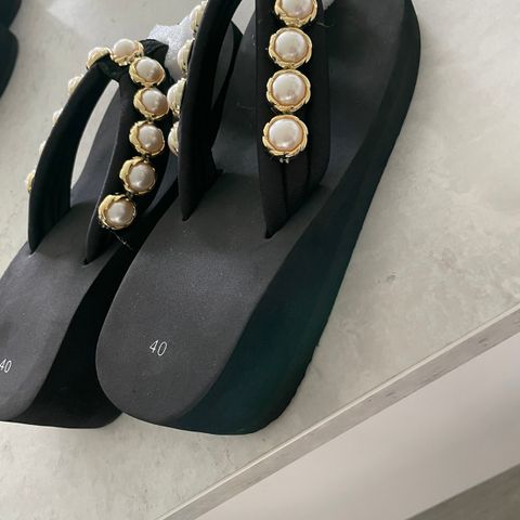 Lekre sandaler med perler Str. 38
