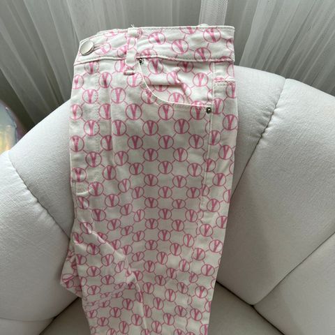 Hvit og rosa mønstret jeans fra Asos
